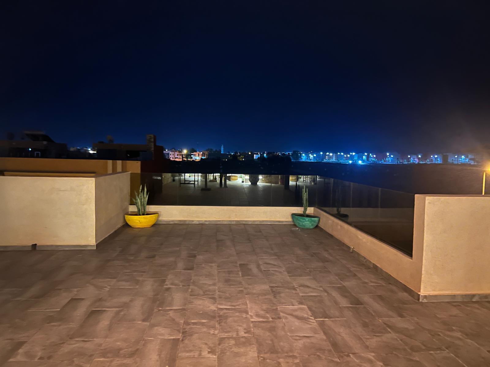 Une terrasse sur le ciel de Marrakech